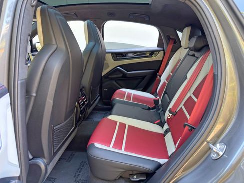 Used 2024 Porsche Cayenne Turbo image 45