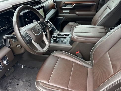 Used 2023 GMC Sierra 1500 Denali w/ Technology Package AWD/4WD image 10