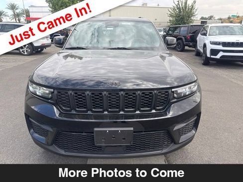 Certified 2023 Jeep Grand Cherokee Altitude AWD/4WD image 9
