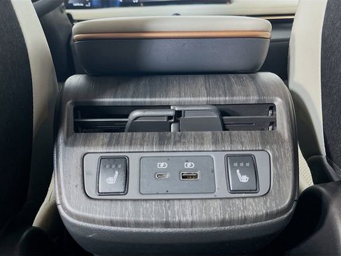 Used 2023 Nissan Ariya AWD image 33