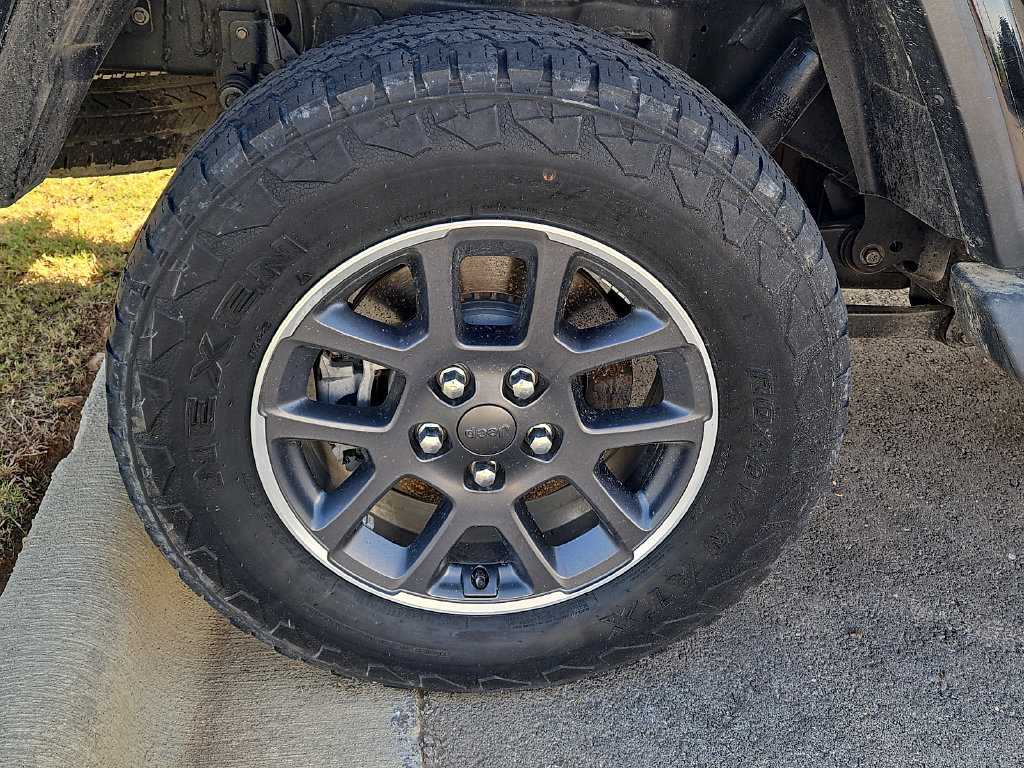 Used 2020 Jeep Gladiator Overland AWD/4WD image 5