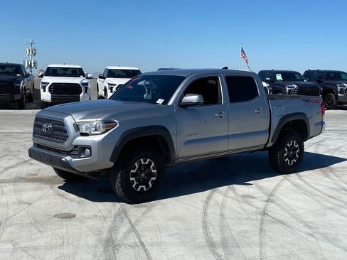 Used 2016 Toyota Tacoma TRD Off-Road w/ Towing Package image 6