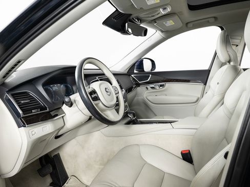 Used 2016 Volvo XC90 T6 Momentum image 13