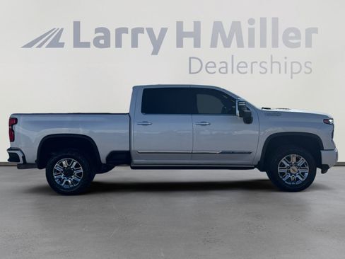 Used 2024 Chevrolet Silverado 2500 High Country w/ Technology Package AWD/4WD image 6