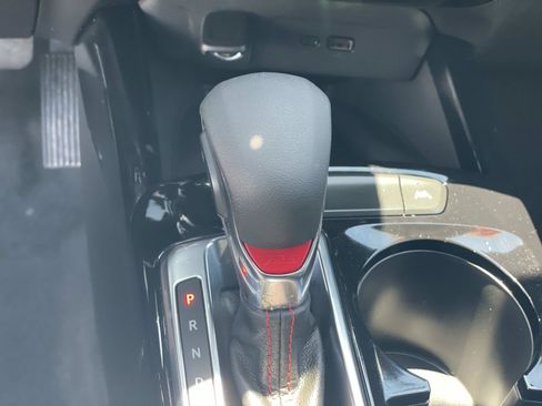 Used 2026 Chevrolet Trax RS w/ Sunroof Package FWD image 18