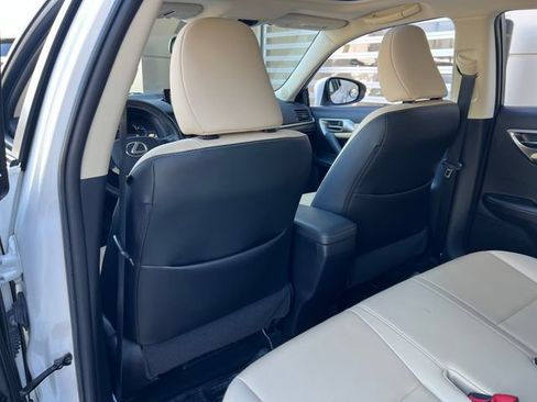 Used 2016 Lexus CT 200h w/ Navigation Package FWD image 39