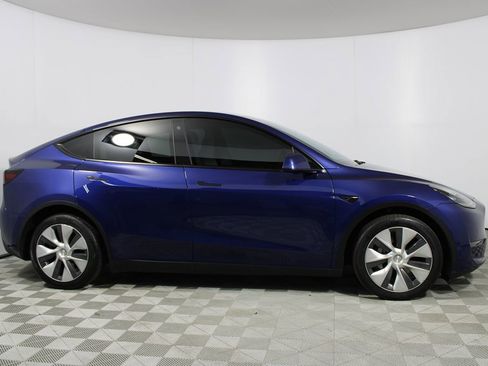Used 2022 Tesla Model Y Long Range image 35