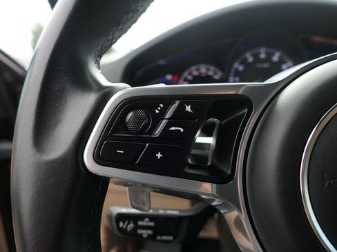 Used 2022 Porsche Cayenne Platinum Edition image 13