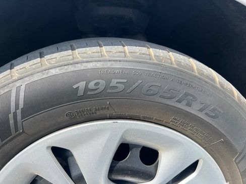 Used 2019 Chevrolet Cruze LS FWD image 14