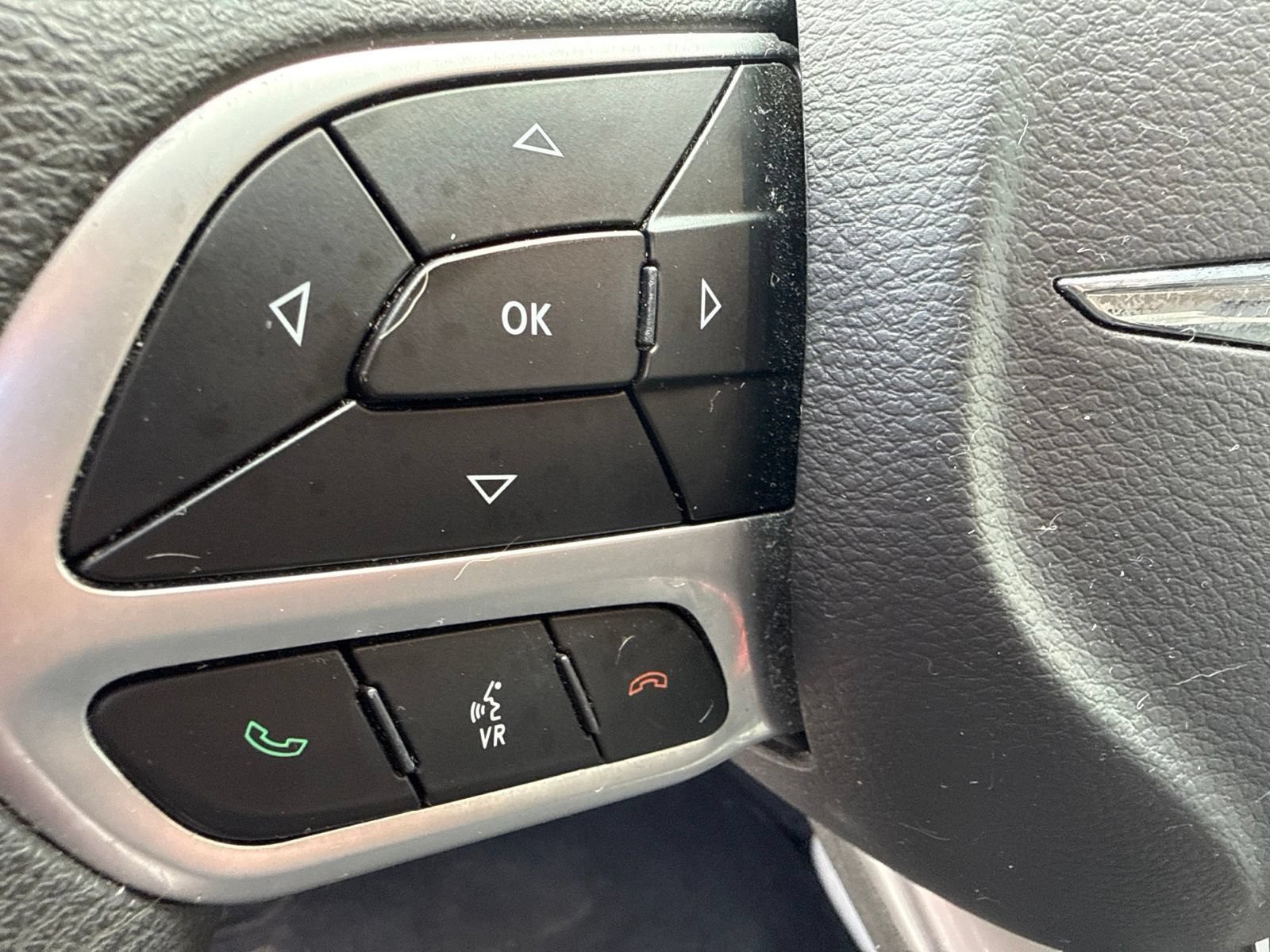 Used 2018 Chrysler Pacifica Touring Plus w/ Tire & Wheel Group FWD image 19