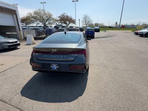 New 2026 Hyundai Elantra Limited FWD image 8