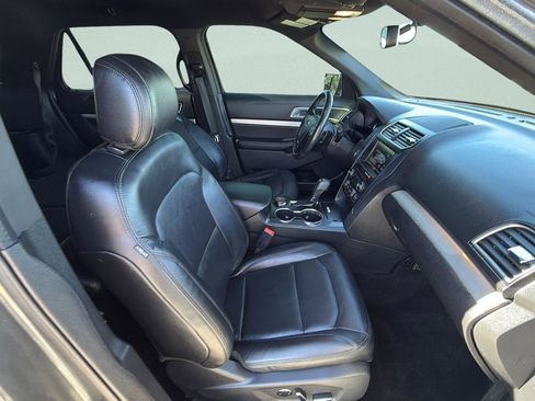 Used 2016 Ford Explorer XLT w/ Equipment Group 202A image 11