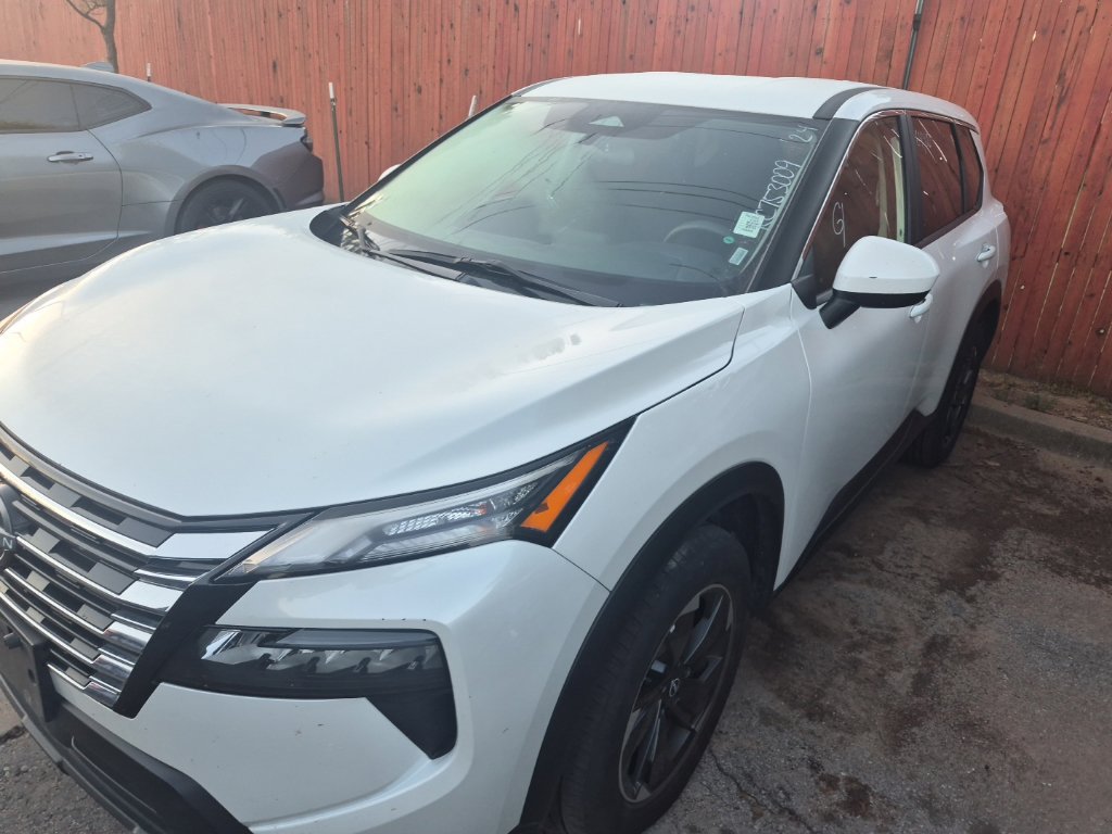 Used 2024 Nissan Rogue SV AWD/4WD image 5