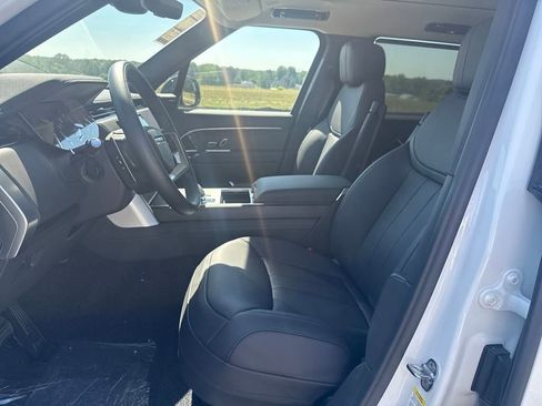 New 2025 Land Rover Range Rover Long Wheelbase SE image 10