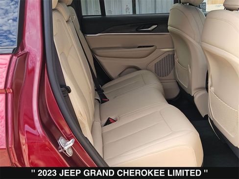 Used 2023 Jeep Grand Cherokee Limited image 27