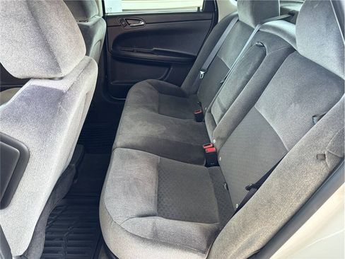 Used 2015 Chevrolet Impala LT w/ LT Sunroof Package FWD image 12