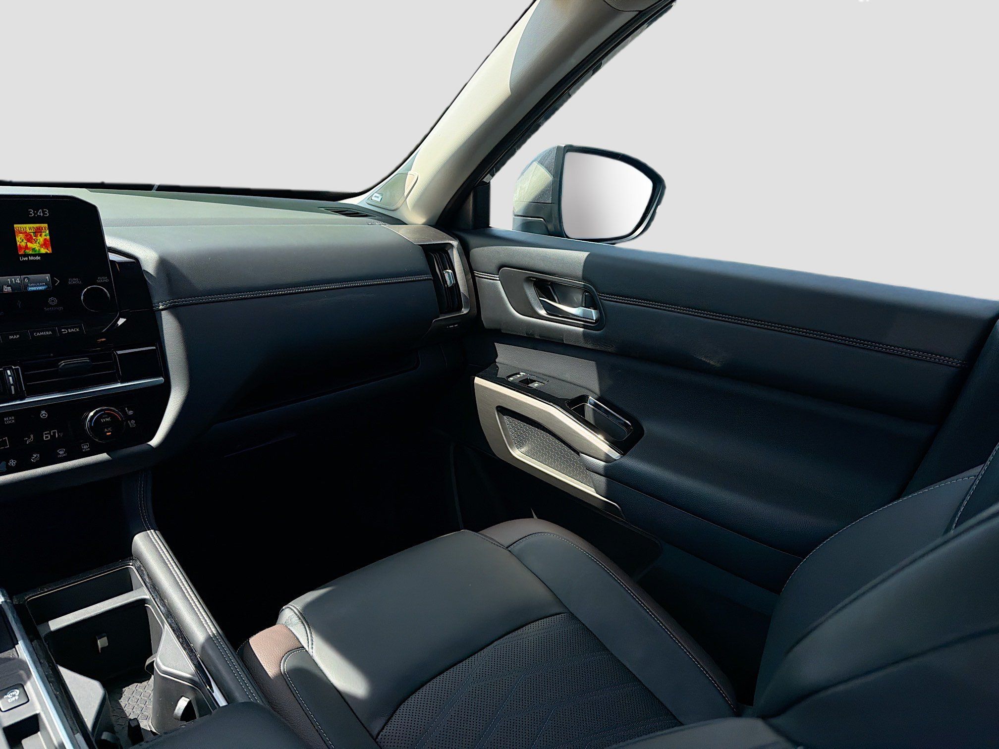 Used 2024 Nissan Pathfinder Platinum w/ Cargo Package FWD image 24