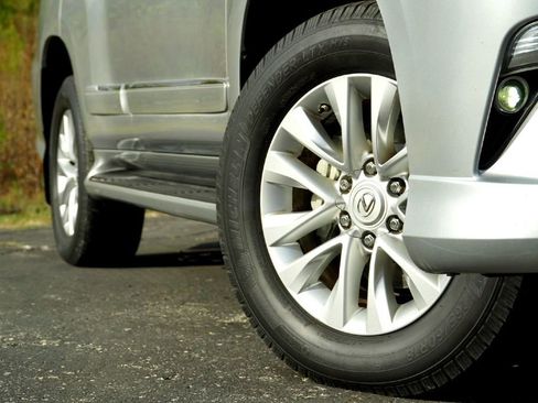 Used 2017 Lexus GX 460 image 4