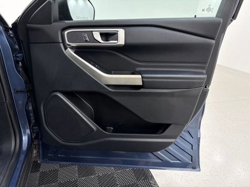 Used 2020 Ford Explorer XLT w/ Equipment Group 202A AWD/4WD image 33