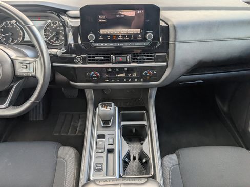 Used 2024 Nissan Pathfinder SV FWD image 7