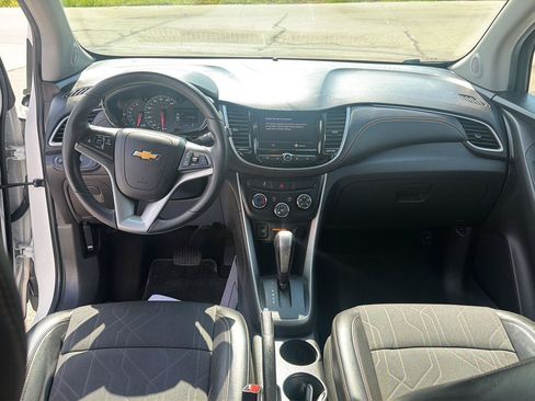 Used 2021 Chevrolet Trax LT w/ LT Convenience Package FWD image 30