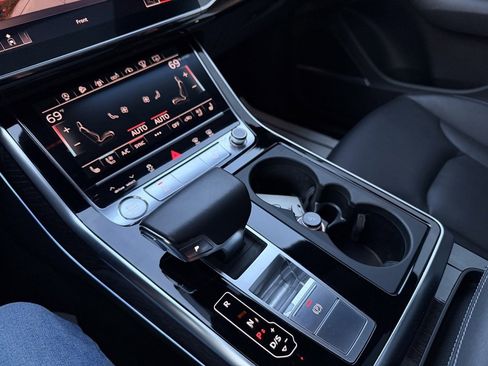 Used 2019 Audi Q8 Prestige image 11