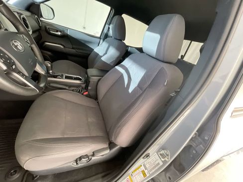 Used 2019 Toyota Tacoma TRD Sport AWD/4WD image 11