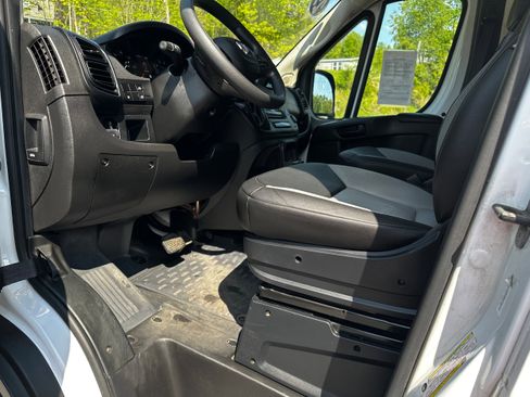 Used 2025 RAM ProMaster 2500 w/ Convenience Group FWD image 24