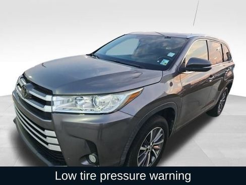 Used 2019 Toyota Highlander XLE image 11