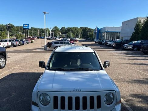 Used 2014 Jeep Patriot Sport w/ Power Value Group FWD image 5
