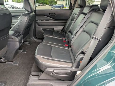 Used 2023 Nissan Pathfinder SL w/ Black Appearance Package AWD/4WD image 21