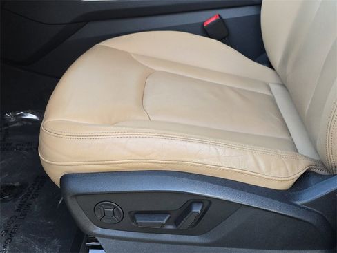 Used 2020 Audi Q8 Premium w/ Convenience Package image 21