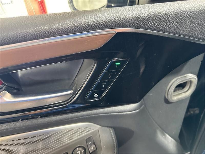 Used 2022 Acura MDX SH-AWD image 22