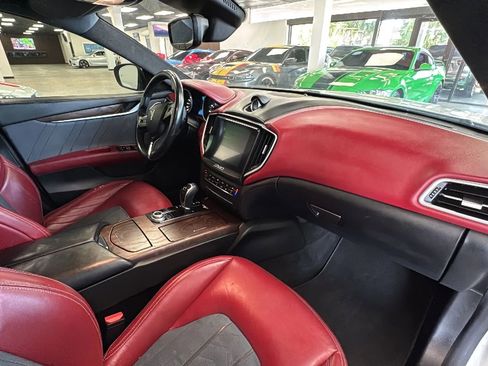 Used 2017 Maserati Ghibli w/ Luxury Package image 9