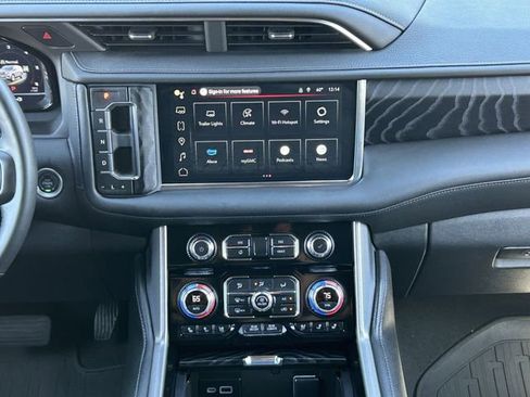 Used 2024 GMC Yukon XL Denali image 14