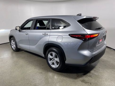 Certified 2025 Toyota Highlander LE image 5