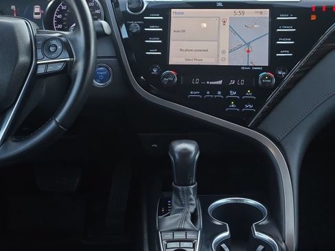 Used 2020 Toyota Camry XLE w/ Sunroof Package FWD image 19
