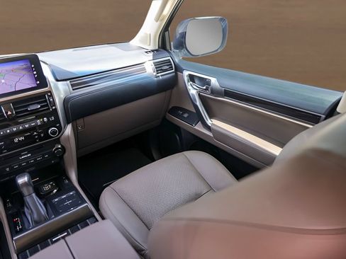 Used 2023 Lexus GX 460 Luxury w/ Accessory Package AWD/4WD image 29
