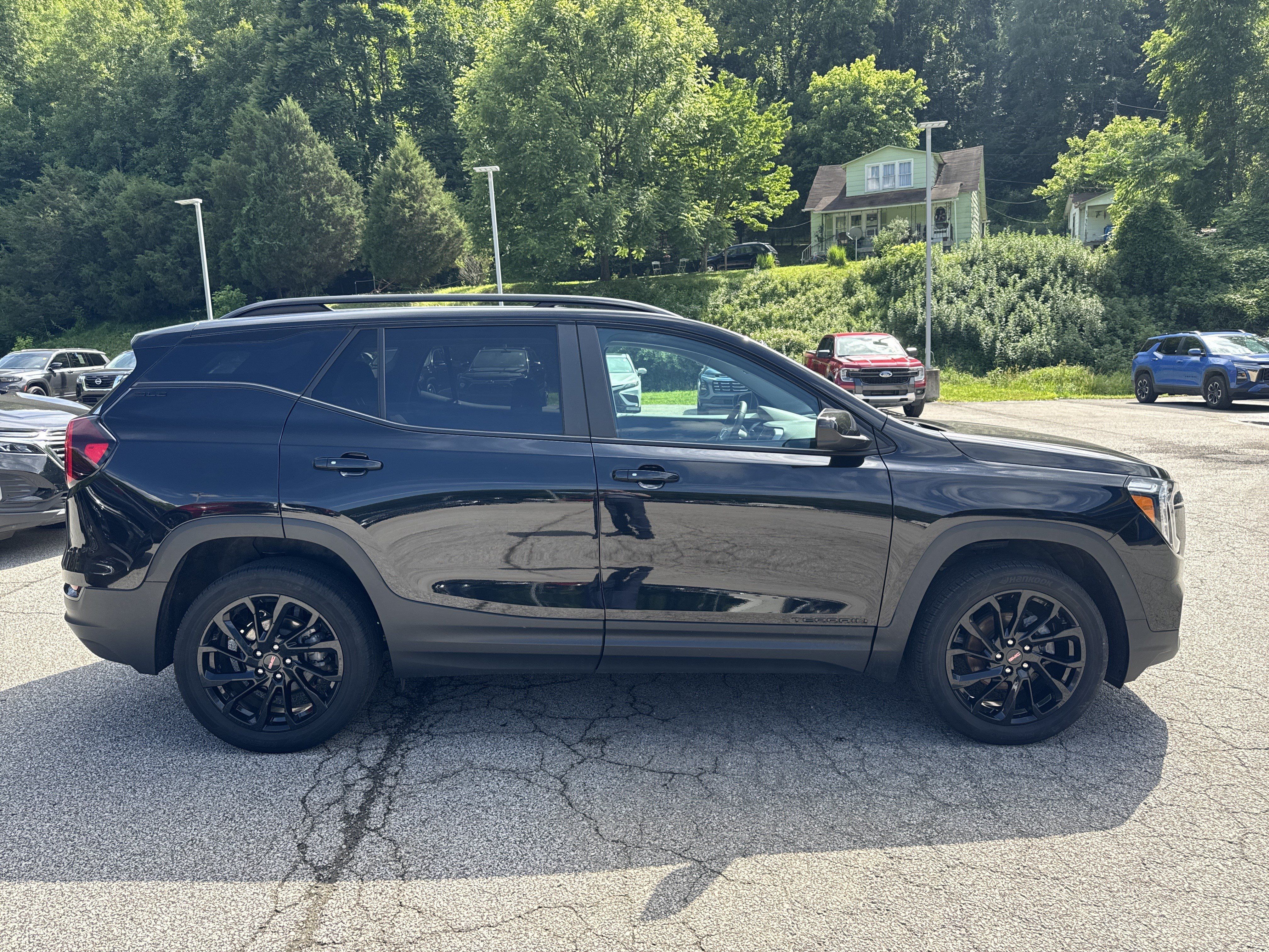 Used 2023 GMC Terrain SLE w/ Driver Convenience Package AWD/4WD image 5