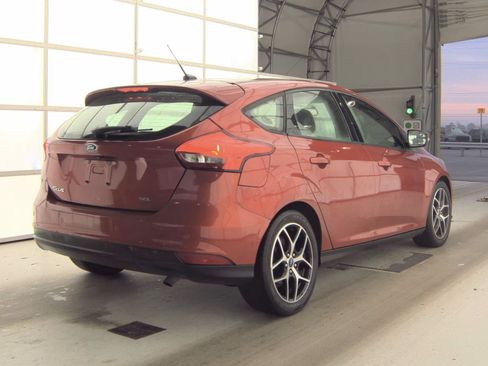 Used 2018 Ford Focus SEL w/ Cold Weather Package FWD image 4