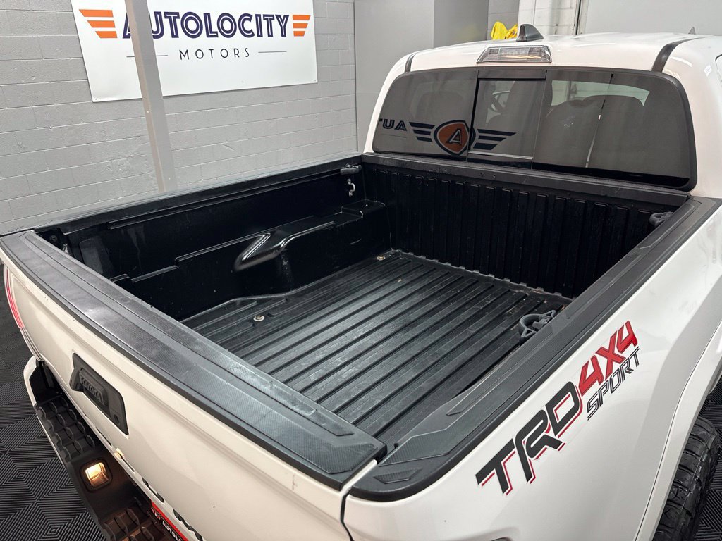 Used 2020 Toyota Tacoma TRD Sport AWD/4WD image 11
