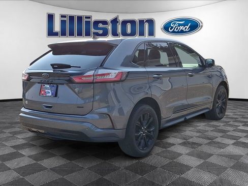 Used 2023 Ford Edge SE w/ Black Appearance Package AWD/4WD image 4