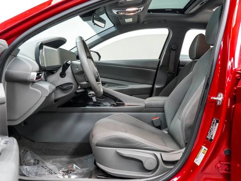 Used 2024 Hyundai Elantra SEL w/ Convenience Package FWD image 16