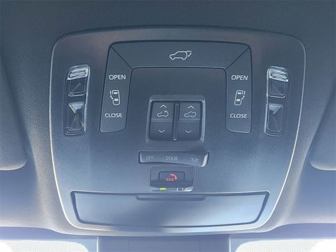 Used 2025 Toyota Sienna XLE Woodland Edition image 24