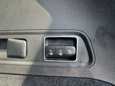 Used 2026 Mercedes-Benz GLS 450 4MATIC image 31