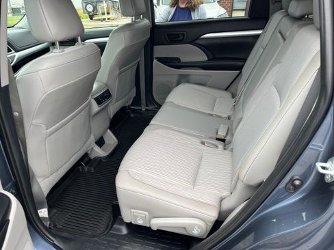 Used 2019 Toyota Highlander Plus AWD/4WD image 15
