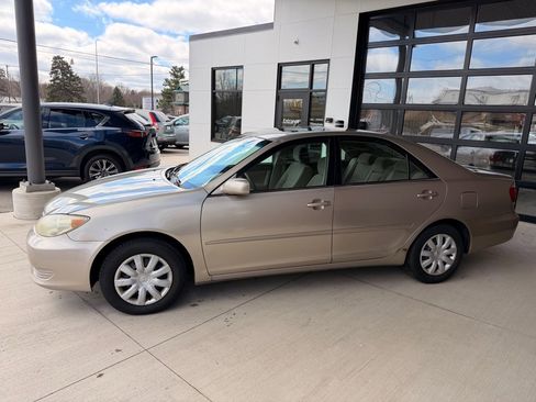 Used 2005 Toyota Camry LE image 4