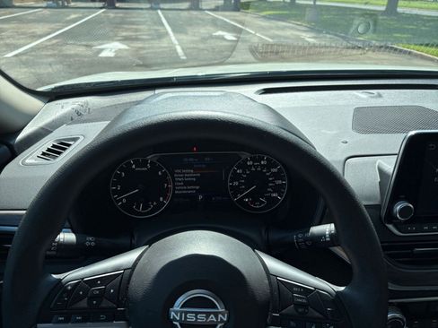 Used 2025 Nissan Altima 2.5 SV FWD image 29