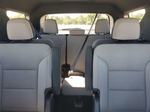 Used 2025 Chevrolet Traverse LT image 13