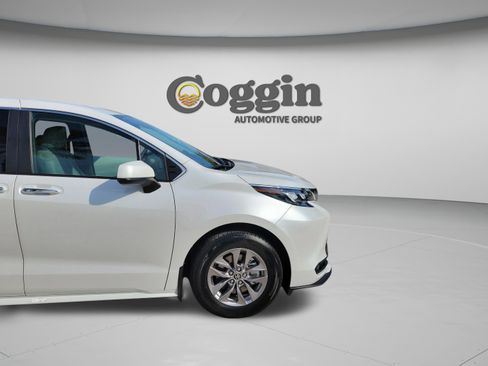 Certified 2026 Toyota Sienna XLE FWD image 31